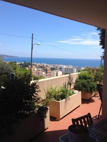 Relaxing Place With Wonderful View...Calme Avec Vue Magnifique Sur La Baie Des Anges, Mais En Campagne A 12 Minutes De La Promenade Des Anglais 니스 외부 사진